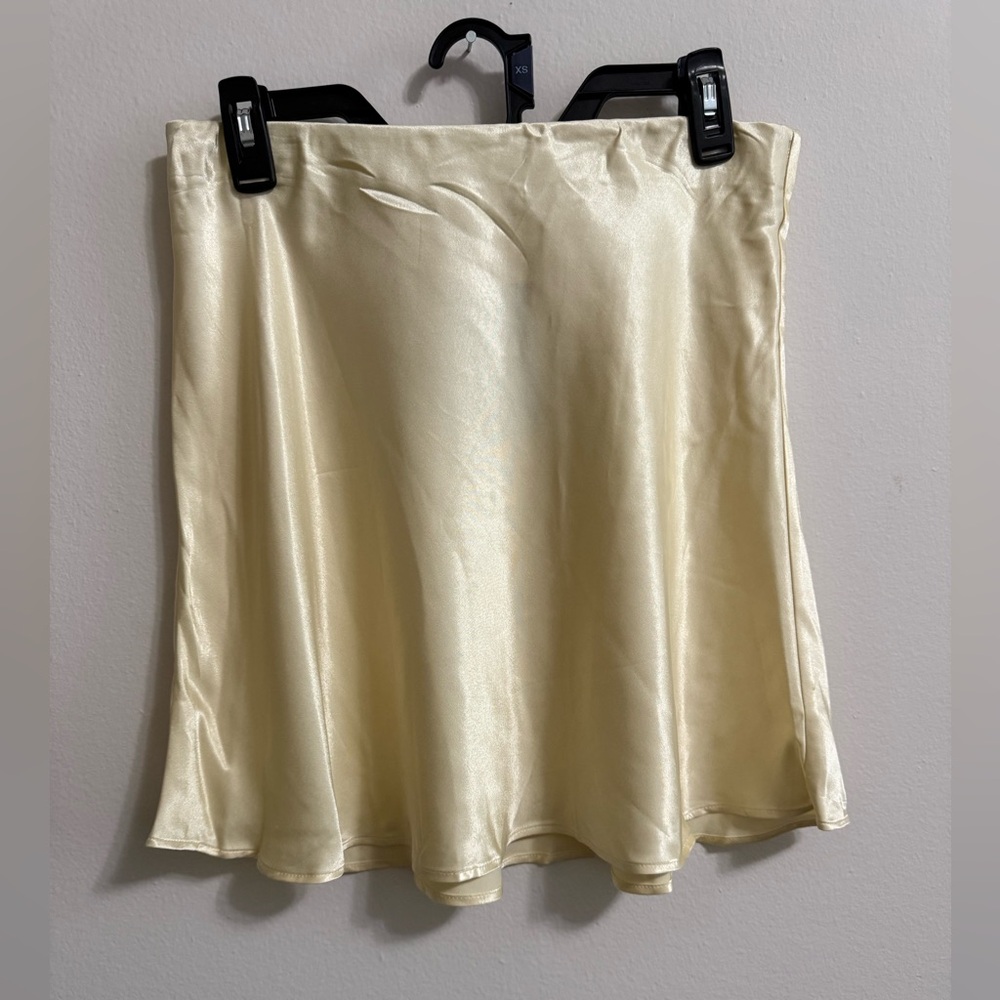 Elegant Cream/Butter Yellow Satin Mini Skirt NWT
